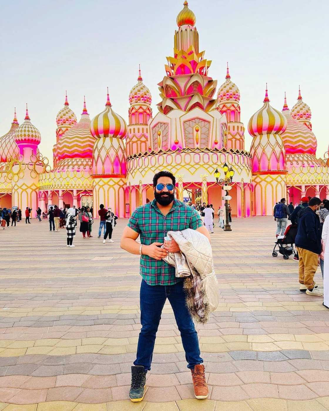 Bobby Kataria's bio Bobby Kataria's bio