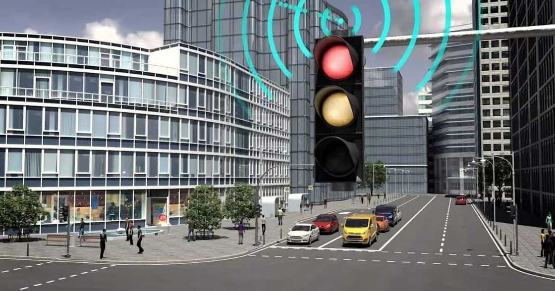 Ford is working on Smart Traffic Lights that will Go Green for Emergency Vehicles