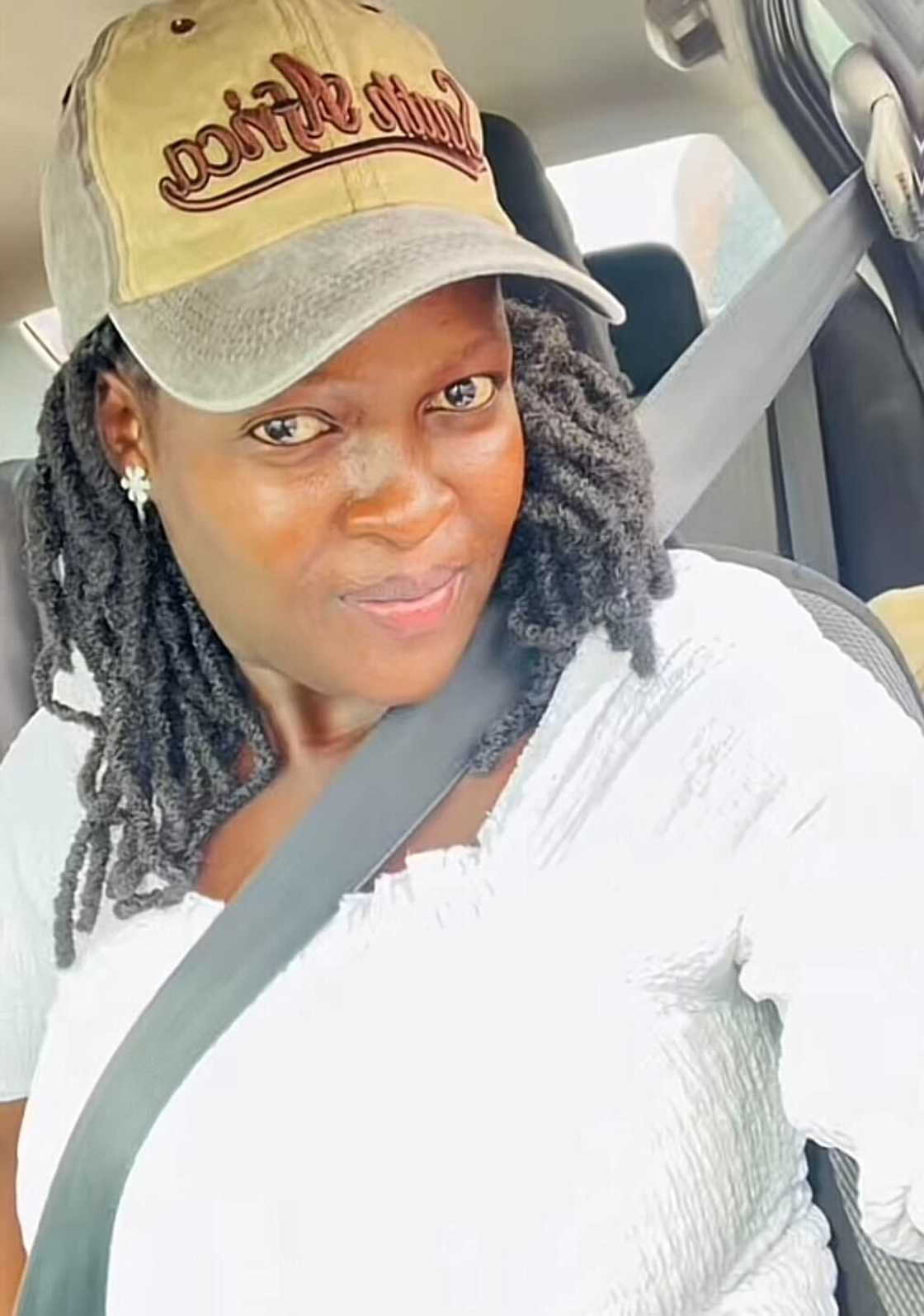 A lady was disappointed with her wig order from Takealot, and she showed it off. A lady was disappointed with her wig order from Takealot, and she showed it off.