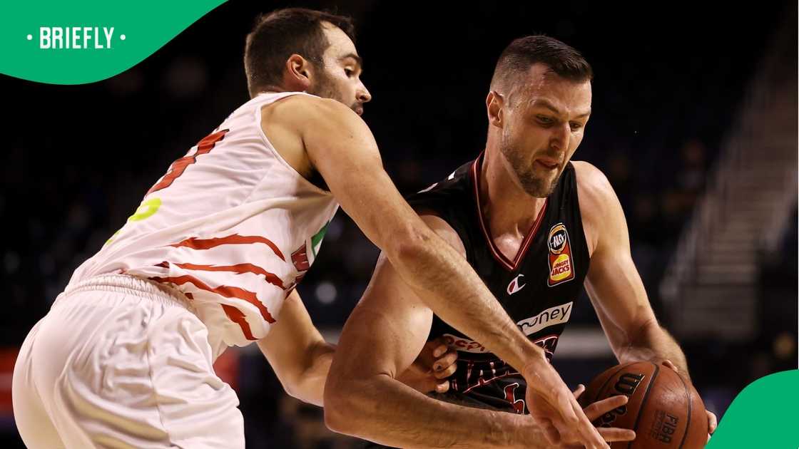 AJ Ogilvy, Australia, Hawks, Perth Wildcasts