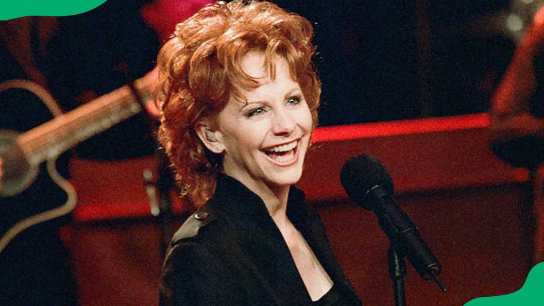 Does Reba McEntire wear wigs? Does Reba McEntire wear wigs?