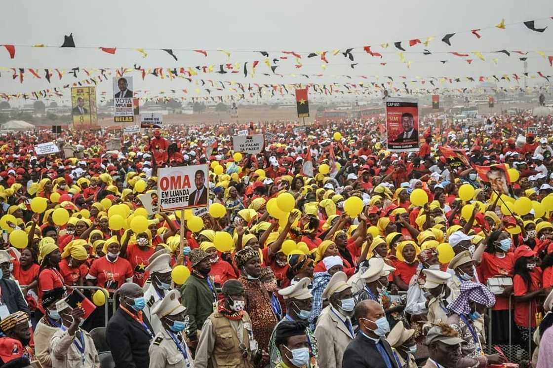 Thousands of MPLA supporters gathered in Camama, outside Luanda, for the opening campaign rally Thousands of MPLA supporters gathered in Camama, outside Luanda, for the opening campaign rally