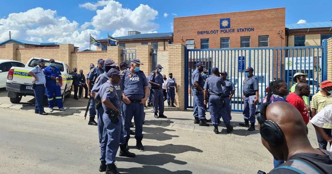 Diepsloot, Crime, SAPS