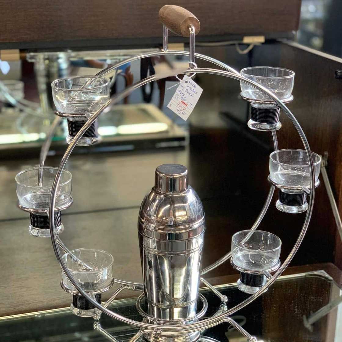 A Bar caddy A Bar caddy