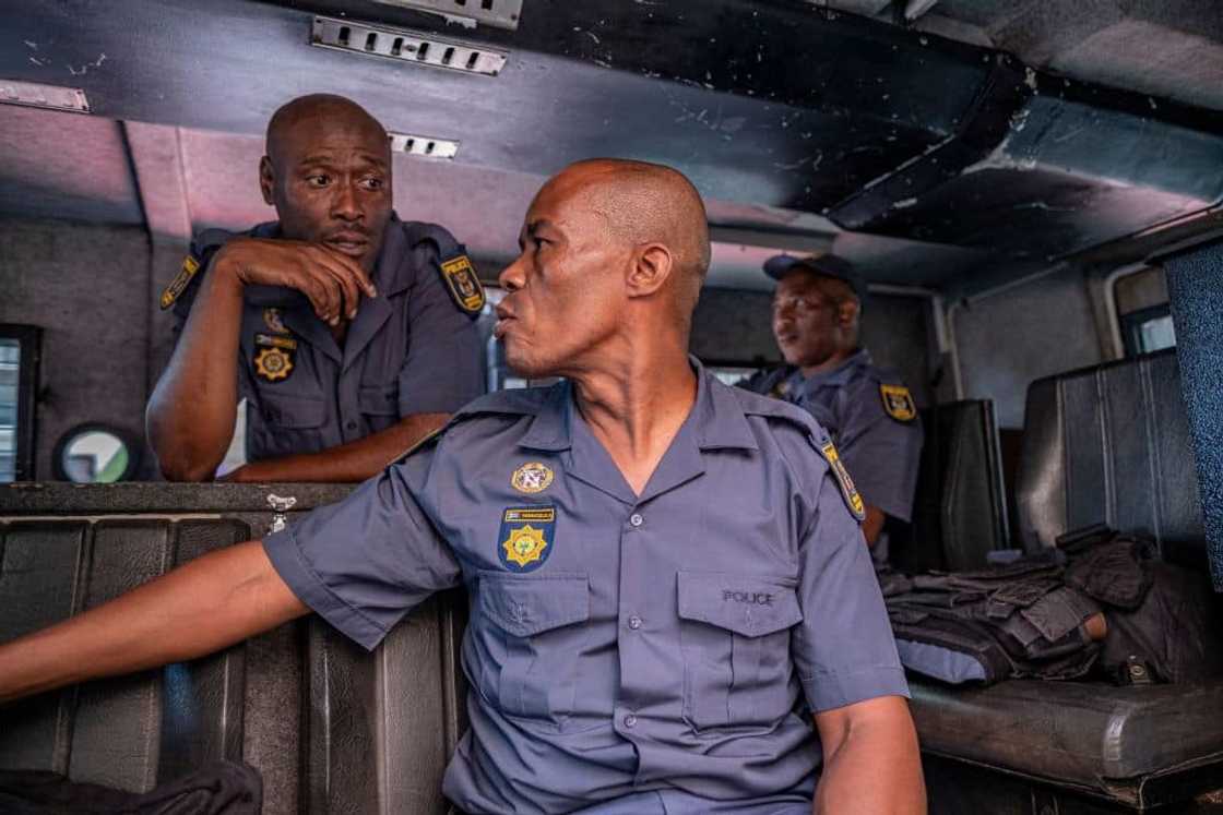 An SAPS officer was stabbed while on his way home from work An SAPS officer was stabbed while on his way home from work