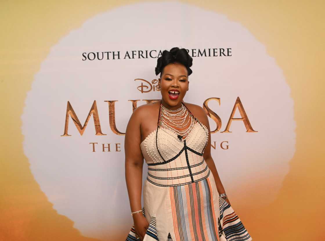 Anele Mdoda shows love to Leleti Khumalo Anele Mdoda shows love to Leleti Khumalo