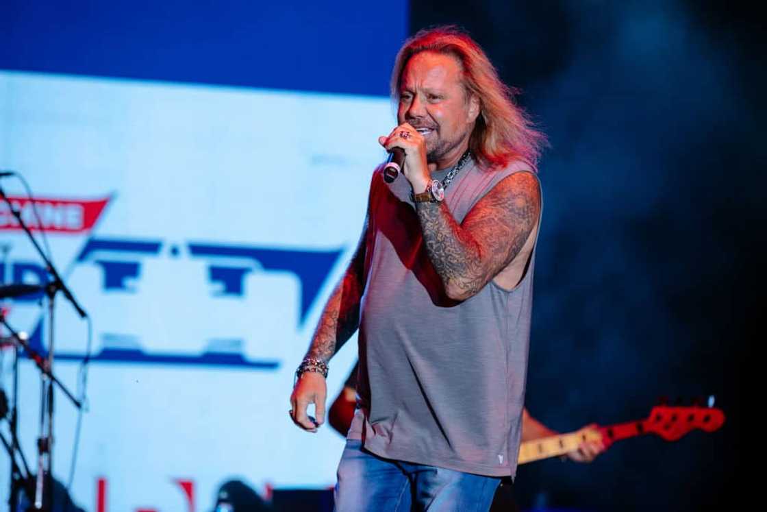 What does Vince Neil's daughter do? What does Vince Neil's daughter do?