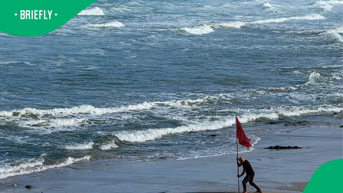 People go missing at the beach People go missing at the beach