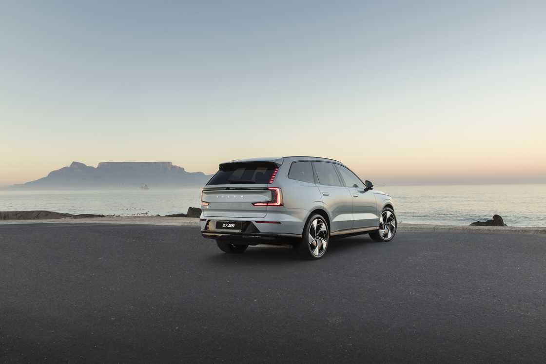 The Volvo EX90 The Volvo EX90