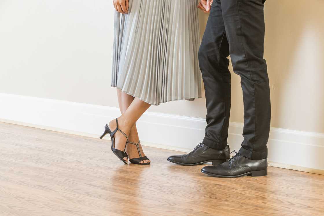 People realised the husband and wife likely wear the same size People realised the husband and wife likely wear the same size