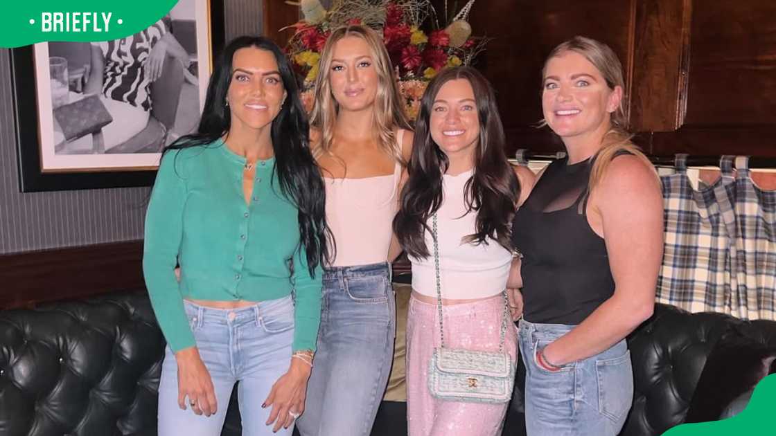 Kealia Ohai and her sisters Kealia Ohai and her sisters