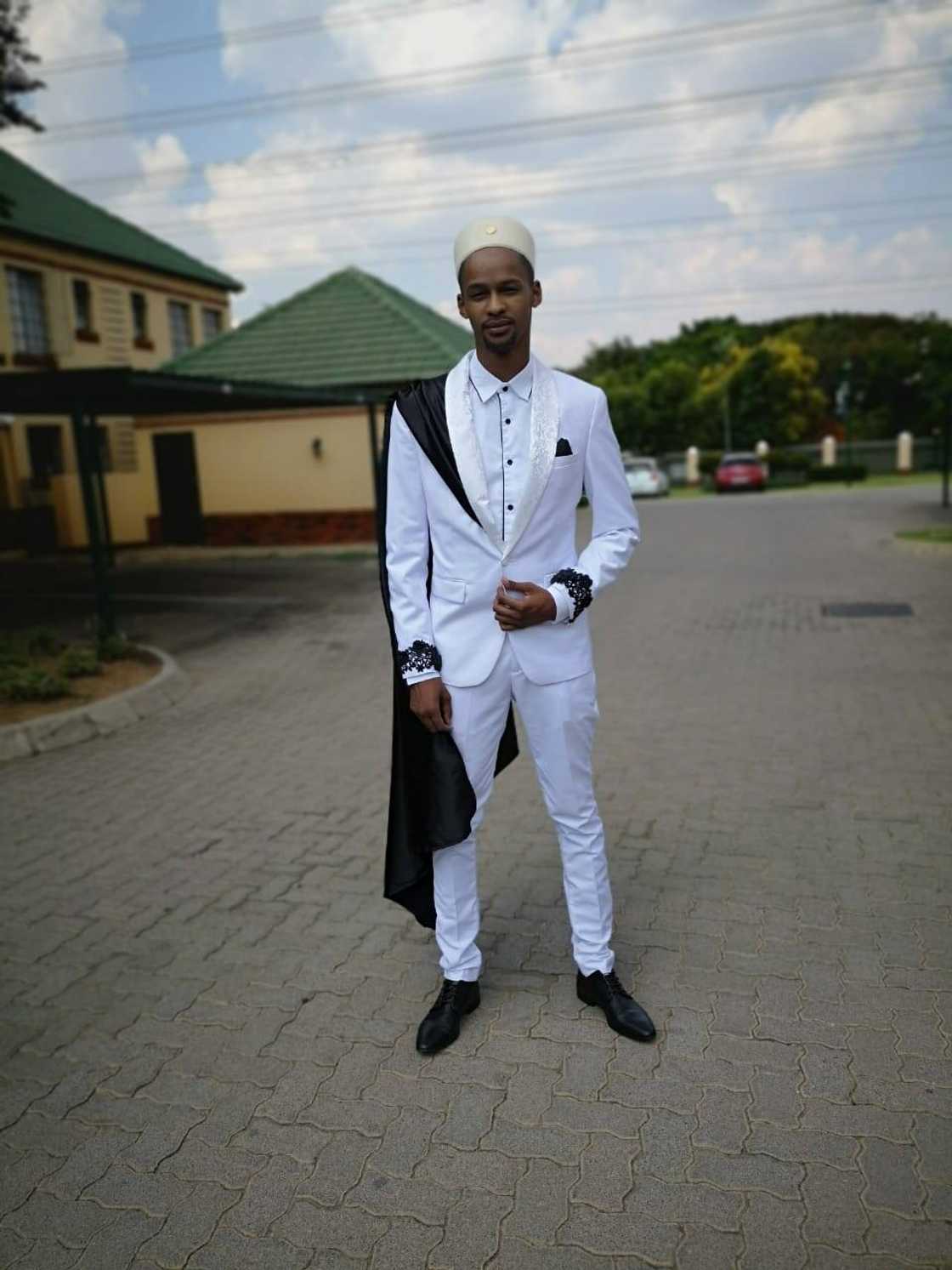 Ayanda Makayi Ayanda Makayi