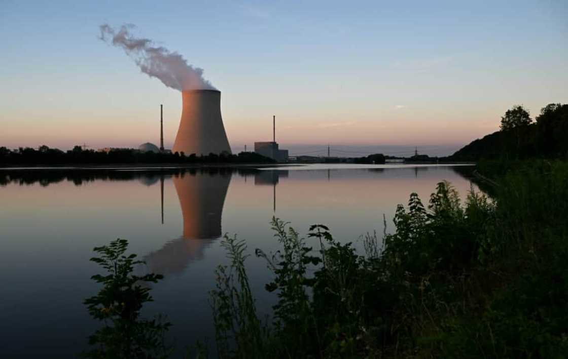 The half-way solution of keeping two nuclear power plants on standby pleased no one The half-way solution of keeping two nuclear power plants on standby pleased no one
