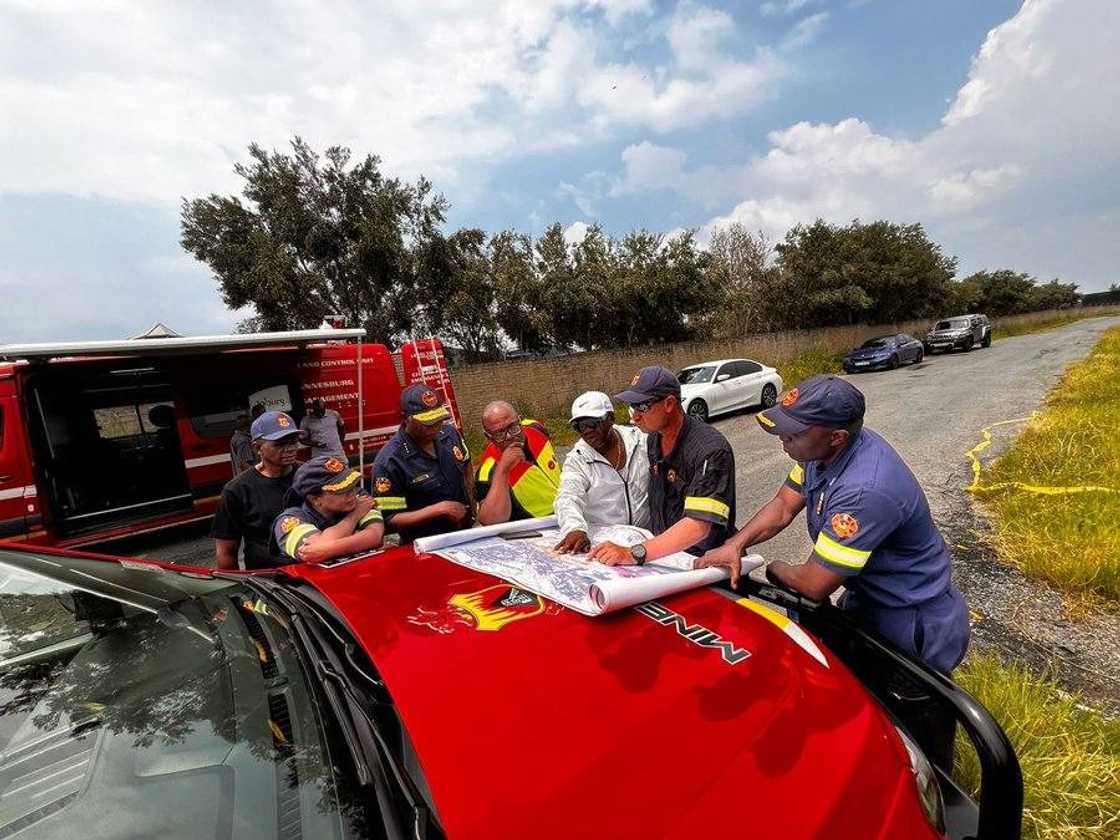 Safety concerns halt rescue operation as illegal miners trapped underground at Gauteng mine Safety concerns halt rescue operation as illegal miners trapped underground at Gauteng mine