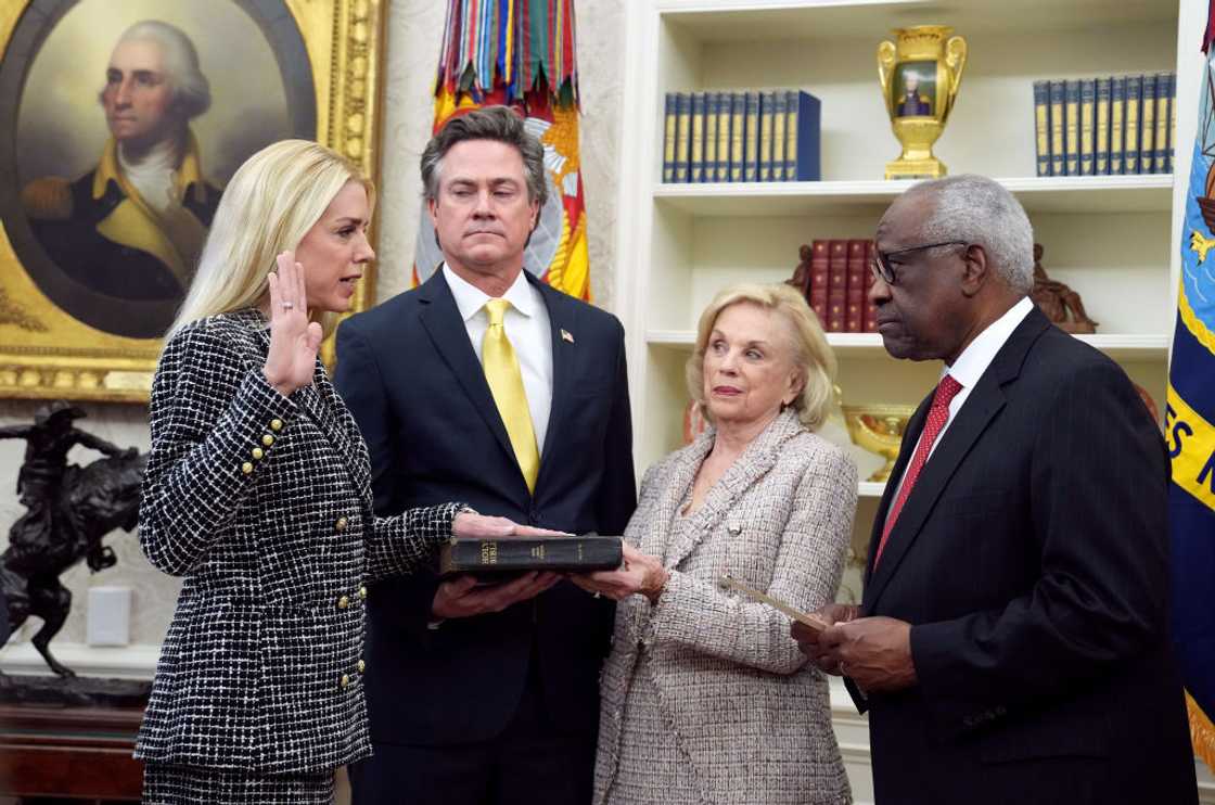 Pam Bondi, John Wakefield, mother Patsy Bondi, and U.S. Supreme Court Justice Clarence Thomas Pam Bondi, John Wakefield, mother Patsy Bondi, and U.S. Supreme Court Justice Clarence Thomas