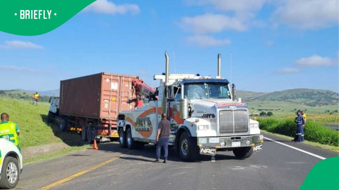 Long distance trucker driver loses concentration, crashes into heavy vehicle in dashcam footage