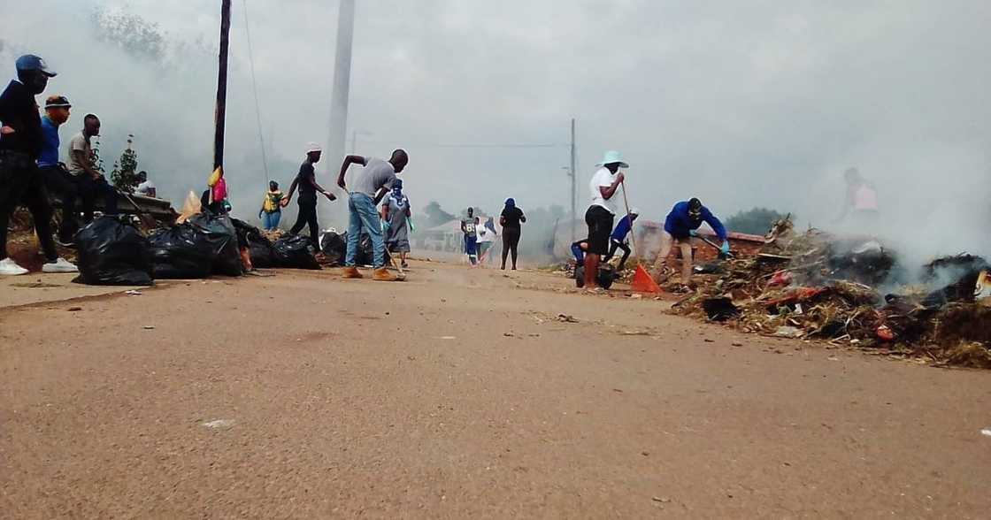 Community cleans up Soshanguve 'Block R' illegal dumping site Community cleans up Soshanguve 'Block R' illegal dumping site