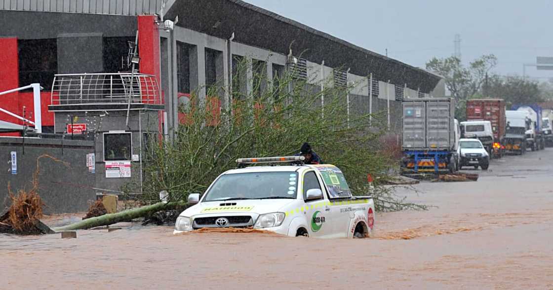 Motorists Warned to Exercise Caution Due to Flooding Amid Heavy Rains in Gauteng Motorists Warned to Exercise Caution Due to Flooding Amid Heavy Rains in Gauteng