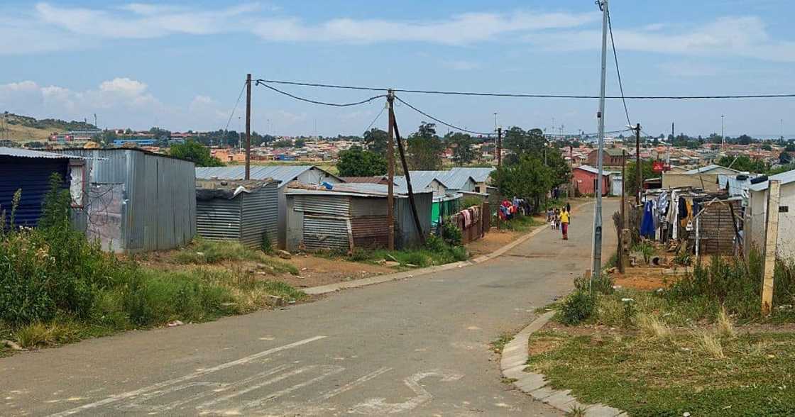 N1, Soweto, Diepkloof Zone 3, electricity, illegal connections, Eskom, protests, service delivery N1, Soweto, Diepkloof Zone 3, electricity, illegal connections, Eskom, protests, service delivery