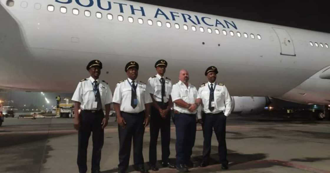SA Reacts as Fikile Mbalula Posts Pilots Who Are Fetching Vaccines SA Reacts as Fikile Mbalula Posts Pilots Who Are Fetching Vaccines