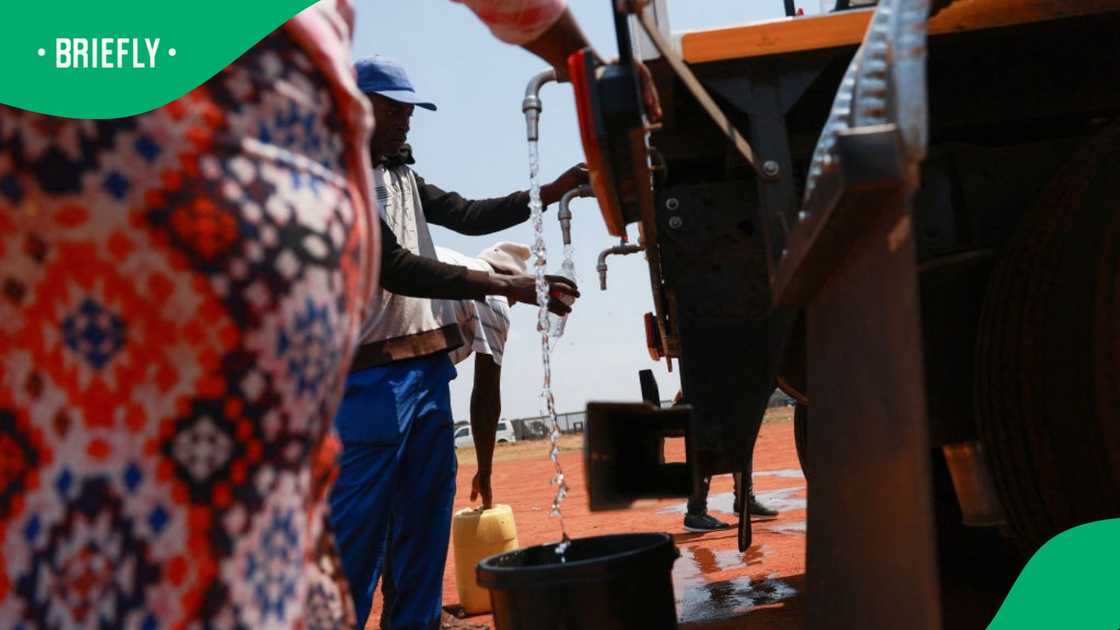 A residents of Liliba fills a plastic bottle with water from a water tanker provided by the City of Ekurhuleni in Tembisa on October 15, 2024 A residents of Liliba fills a plastic bottle with water from a water tanker provided by the City of Ekurhuleni in Tembisa on October 15, 2024