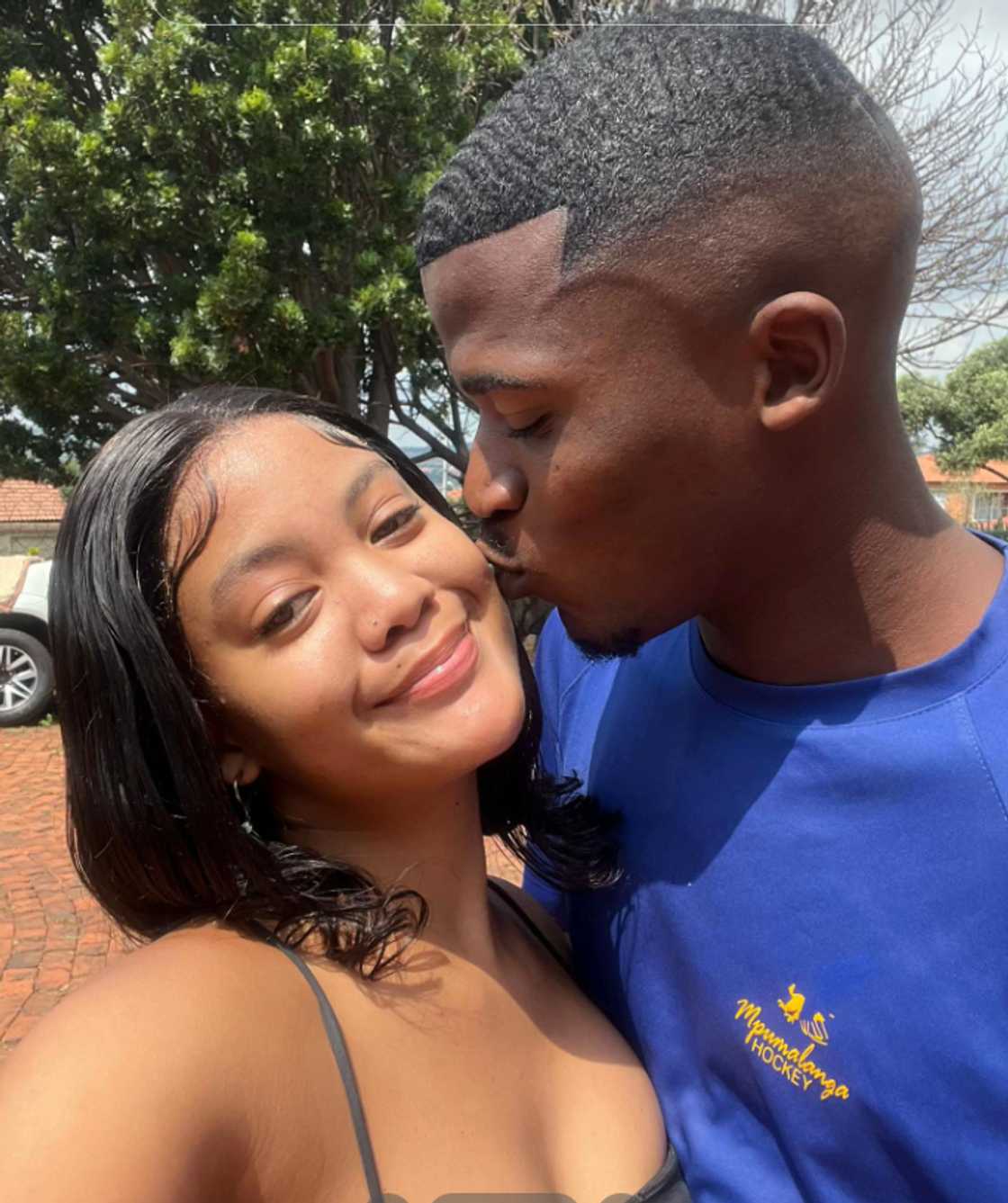 Social media users applauded a man for being supportive of his girlfriend Social media users applauded a man for being supportive of his girlfriend