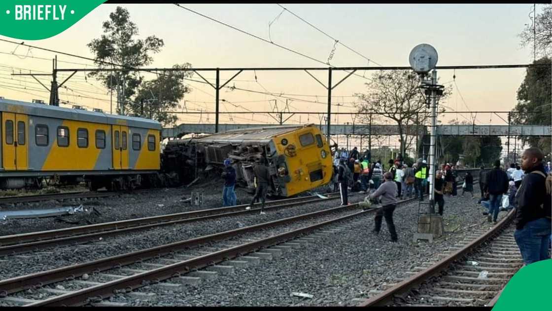 The train travelling to Dal Josafat Station in Paarl derailed, leaving 35 injured and many trapped inside. The train travelling to Dal Josafat Station in Paarl derailed, leaving 35 injured and many trapped inside.