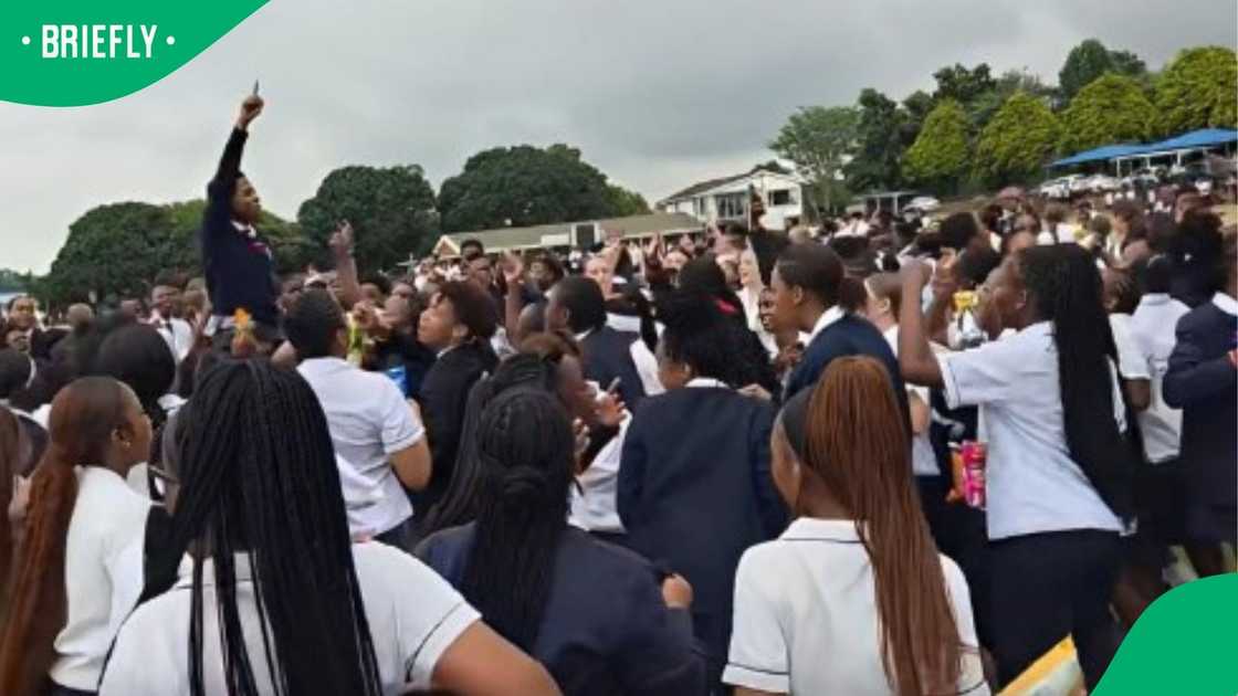 Schoolchildren dancing on the field.