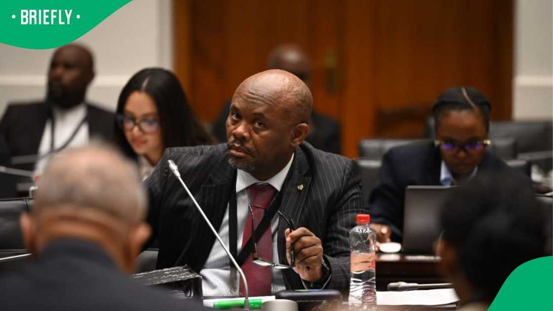 Lieutenant-General Shadrack Sibiya is testifying before Parliament's Ad Hoc Commitee Lieutenant-General Shadrack Sibiya is testifying before Parliament's Ad Hoc Commitee