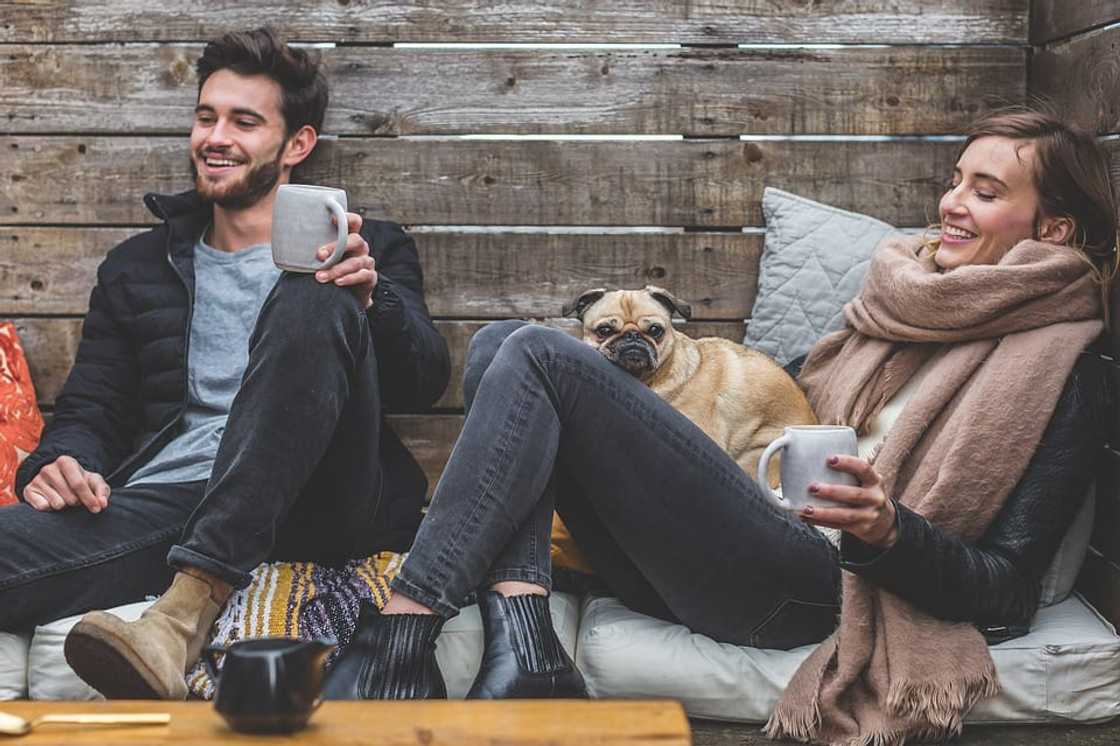 Interesting topics to talk about with a girl to avoid losing her attention Interesting topics to talk about with a girl to avoid losing her attention