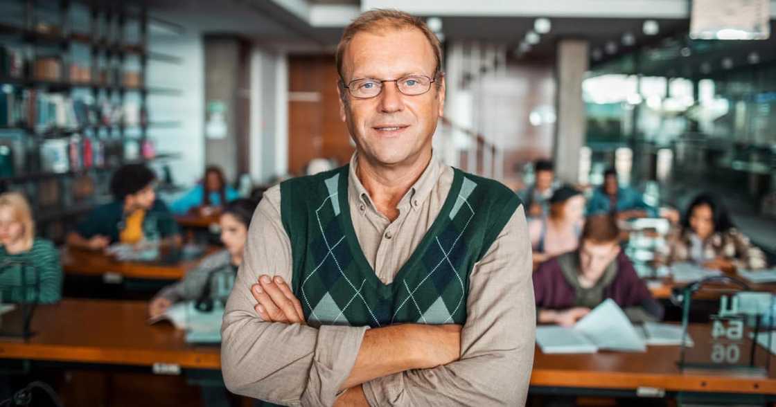The student were amazed by his moves on the floor. The student were amazed by his moves on the floor.