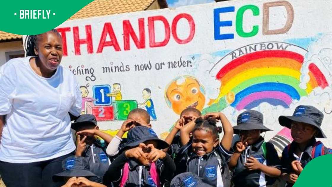The toddler effortlessly called out their names, and others cheered with each name called right The toddler effortlessly called out their names, and others cheered with each name called right