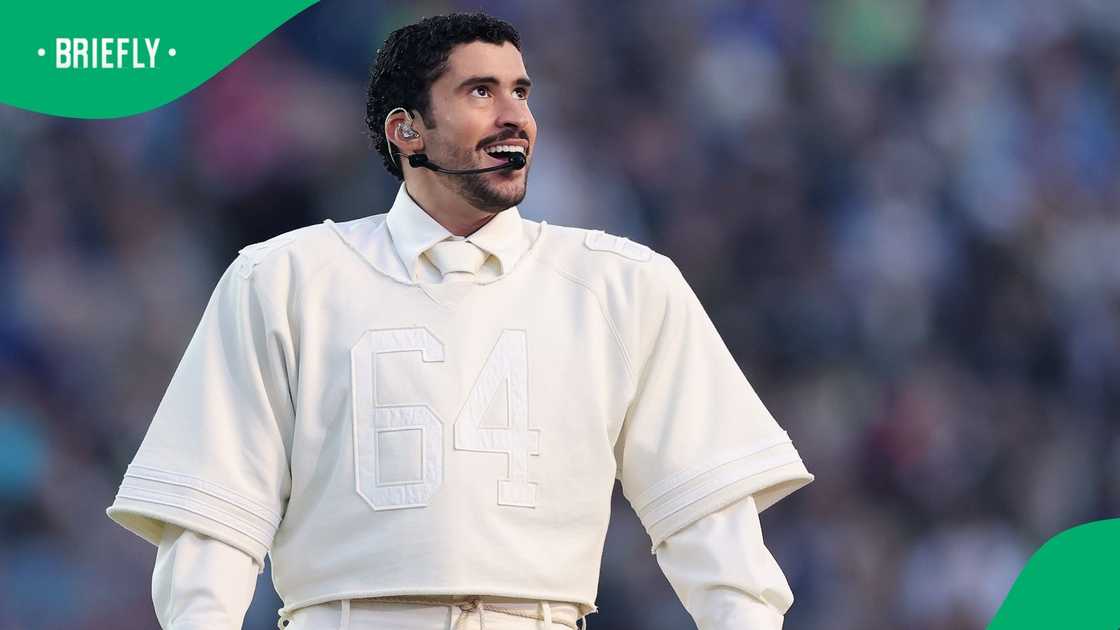 Bad Bunny unites a couple in marriage Bad Bunny unites a couple in marriage