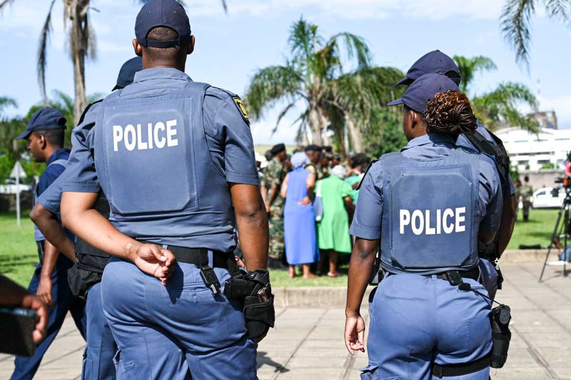 South Africans reacted to seeing SAPS members have fun South Africans reacted to seeing SAPS members have fun