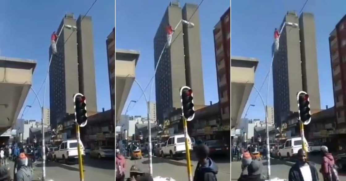 Video, Man, Street lamp, Climb, reckless, Twitter reactions Video, Man, Street lamp, Climb, reckless, Twitter reactions