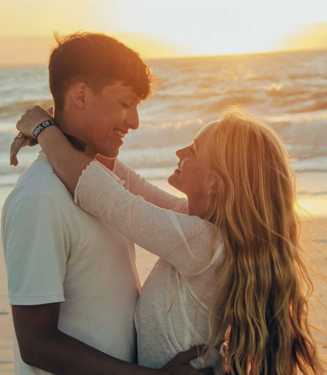 Other viewers called the woman a "Girlfriend of the Year" Other viewers called the woman a "Girlfriend of the Year"