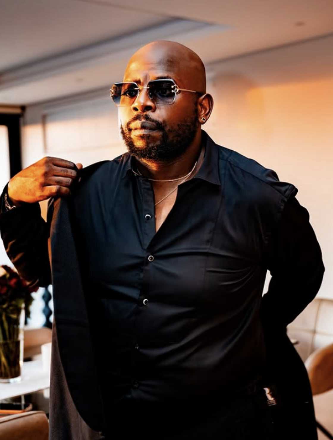 Social media users weighed in on the pictures of DJ Maphorisa's books Social media users weighed in on the pictures of DJ Maphorisa's books