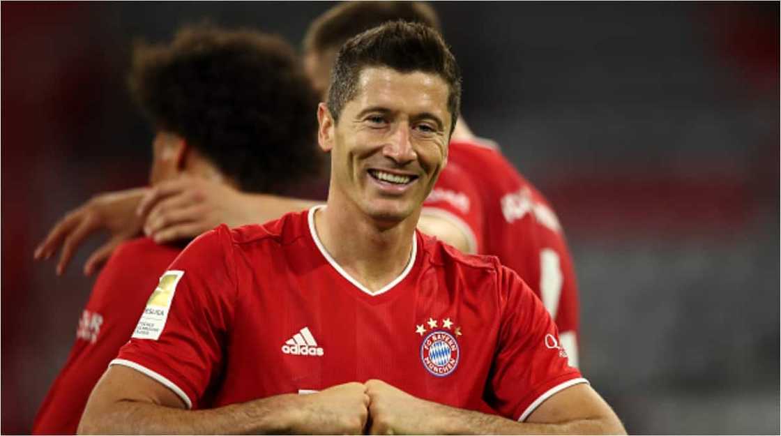 Man United put on red alert as £100m-rated European striker tells club he wants new challenge Man United put on red alert as £100m-rated European striker tells club he wants new challenge