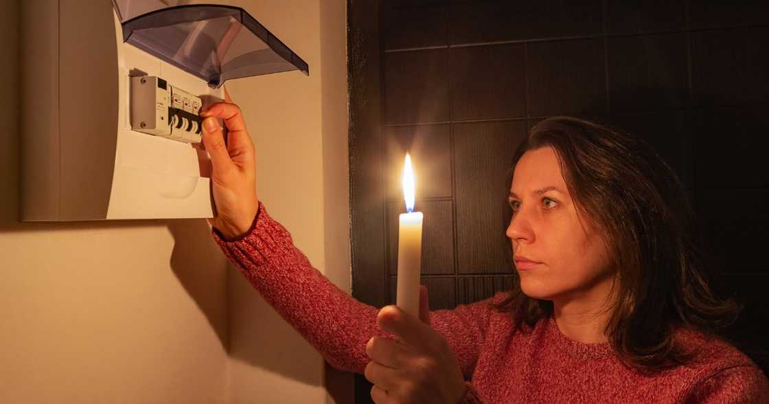 Eskom, stage 4, loadshedding, until Friday morning, stage 2 until Monday. rolling blackouts, breakdowns, South Africa, power stations, power utility Eskom, stage 4, loadshedding, until Friday morning, stage 2 until Monday. rolling blackouts, breakdowns, South Africa, power stations, power utility