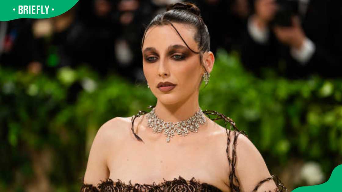 Emma Chamberlain at the 2024 Met Gala Emma Chamberlain at the 2024 Met Gala