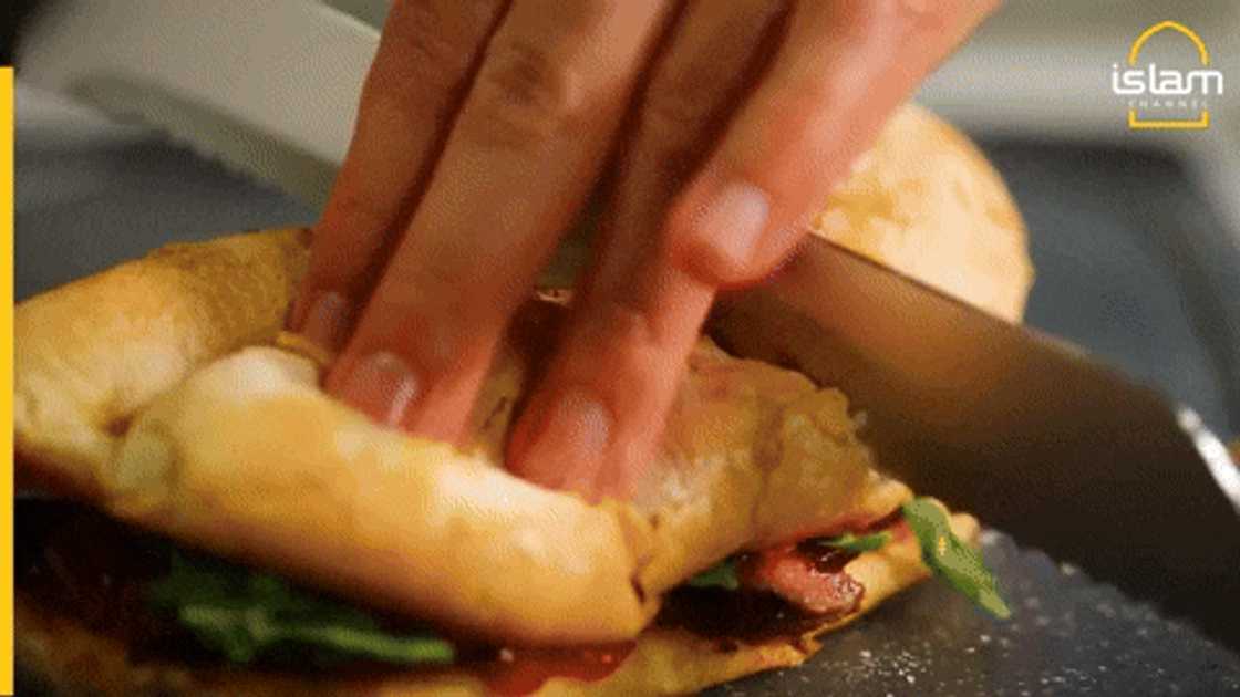 Serve fresh prego rolls. Serve fresh prego rolls.