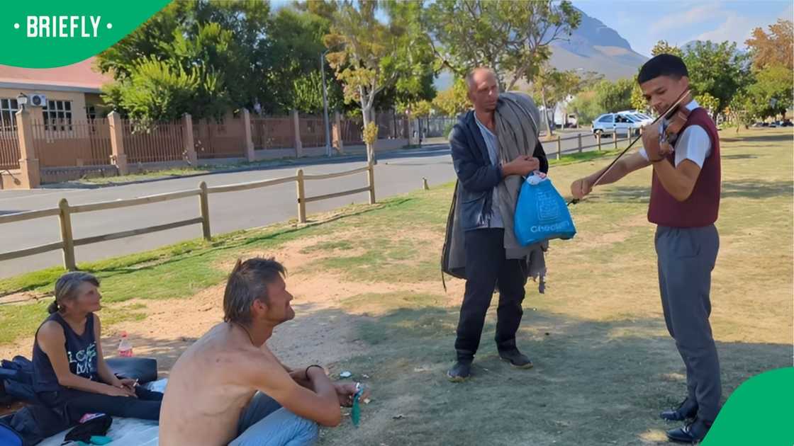 Matthew du Toit playing for people experiencing homelessness.