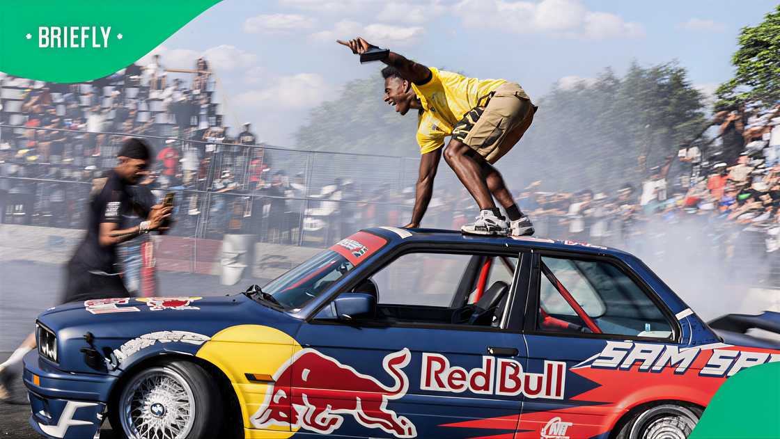 IShowSpeed does car spinning