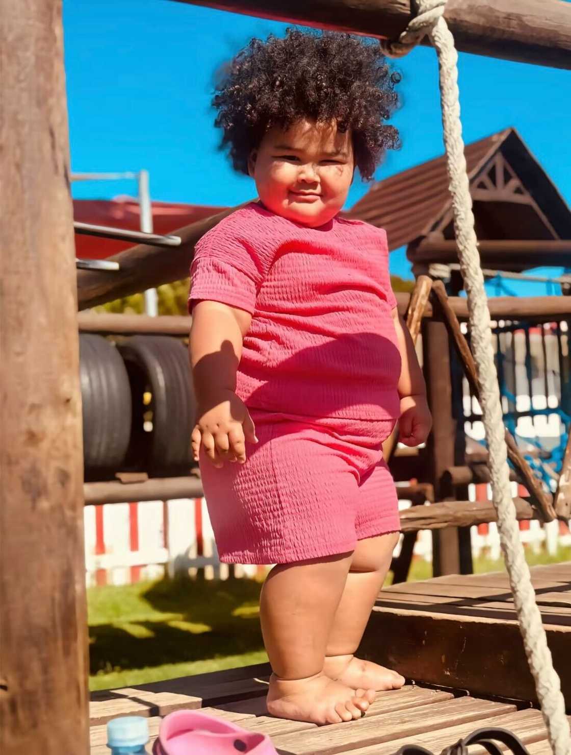 A little girl showed off her Cash Kontant Huh Dance Challenge in a TikTok video. A little girl showed off her Cash Kontant Huh Dance Challenge in a TikTok video.