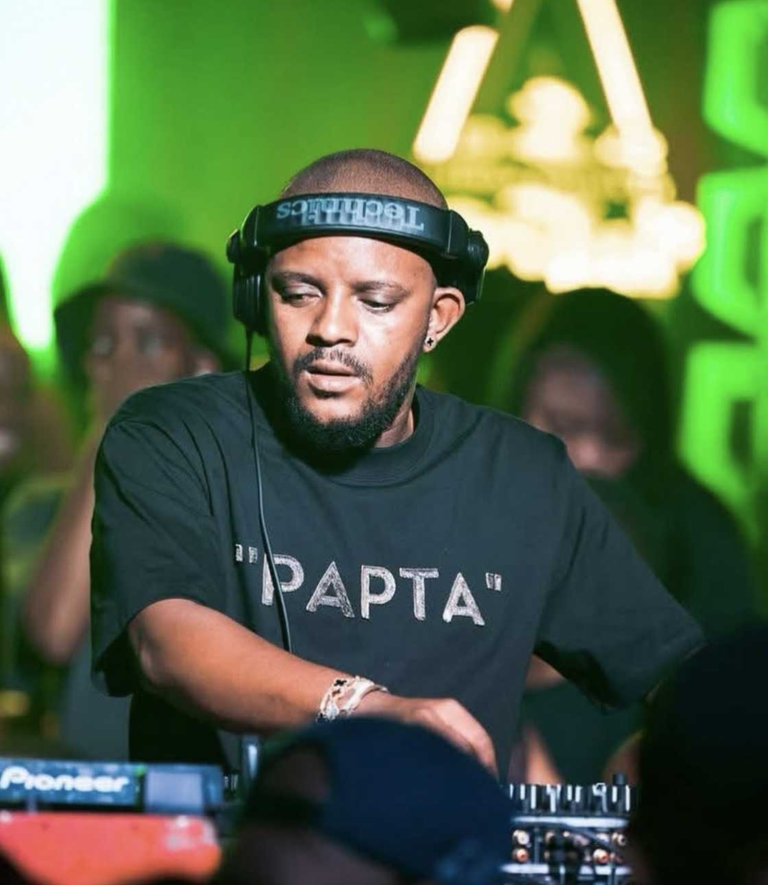 Fans claim Kabza De Small has adopted a "phuza face" Fans claim Kabza De Small has adopted a "phuza face"