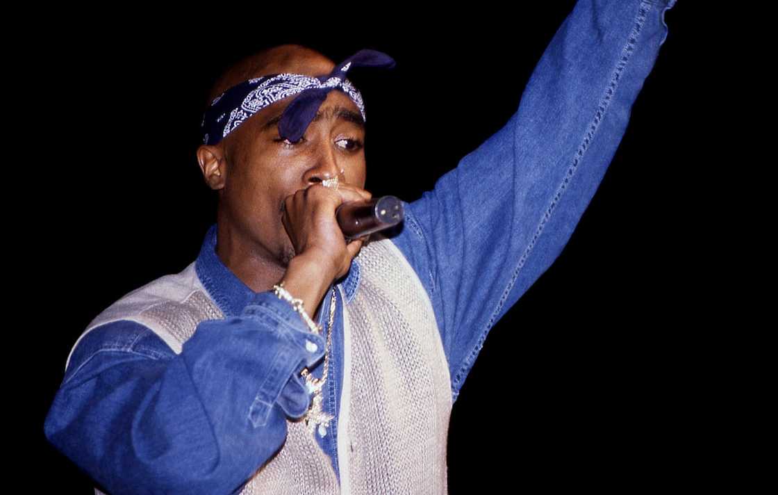 Tupac onstage in Chicago Tupac onstage in Chicago