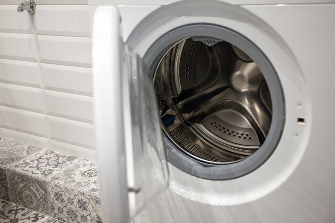 Woman used washing machine for kitchen purposes Woman used washing machine for kitchen purposes