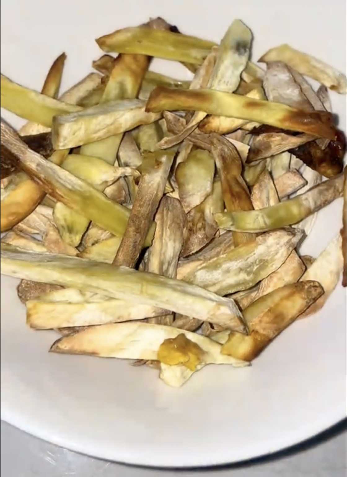 A TikTok user prepared chips with an air fryer