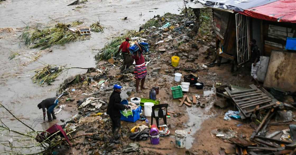 KZN family, losses 10 family members in floods, Gift of Givers helps with rescue missions KZN family, losses 10 family members in floods, Gift of Givers helps with rescue missions