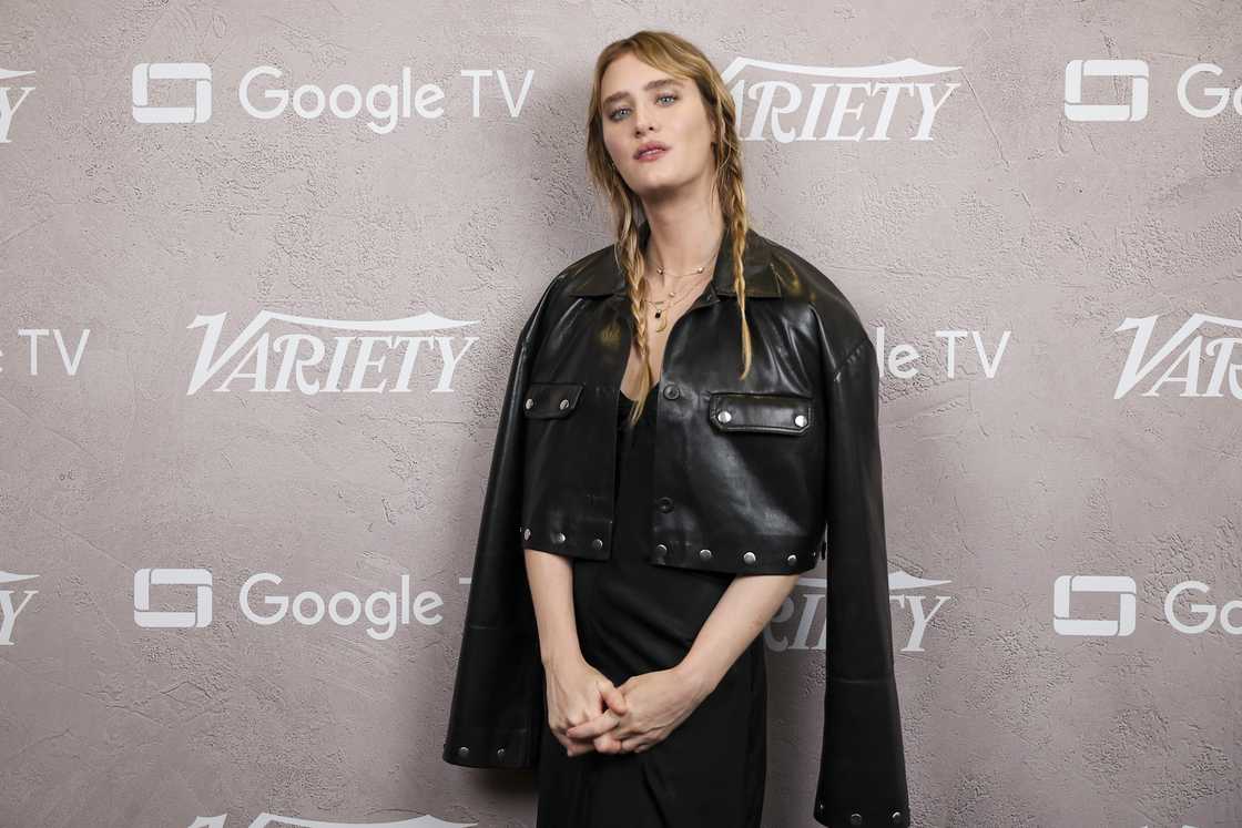 Mackenzie Davis at the Variety Comic-Con Studio, Presented by Google TV held at the Hardrock Hotel in San Diego Mackenzie Davis at the Variety Comic-Con Studio, Presented by Google TV held at the Hardrock Hotel in San Diego